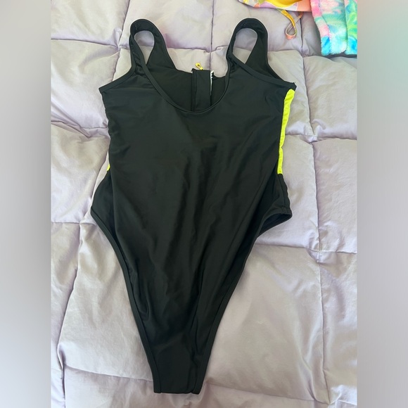 Zipper front, colorful one Piece - Picture 2 of 4